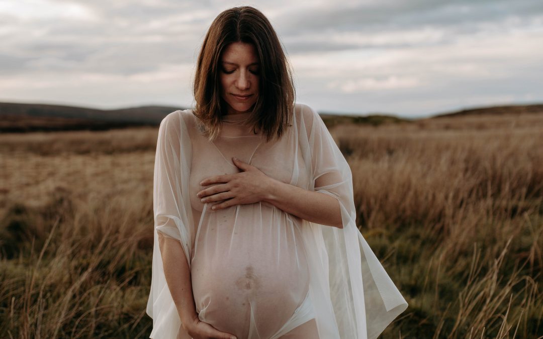 Cheshire Motherhood Photographer / Why you should be documenting your pregnancy with a photoshoot.